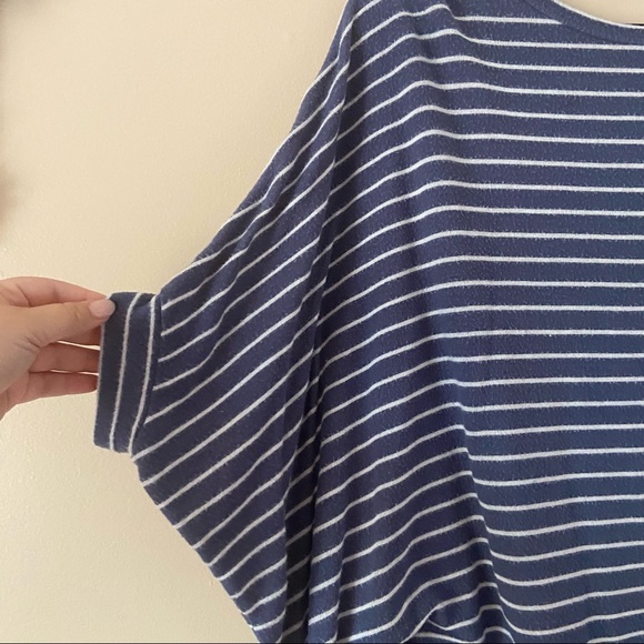 Andree• navy blue white dripped high low top - Picture 2 of 7